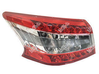Farol Trasero Izquierdo Sedan NISSAN SENTRA 1.8 MRA8 DOHC 16 VALV 4X2 2013 2014 2015